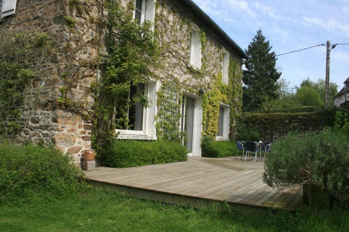 Chambres D'Hotes Les Ifs Montsûrs Exterior foto